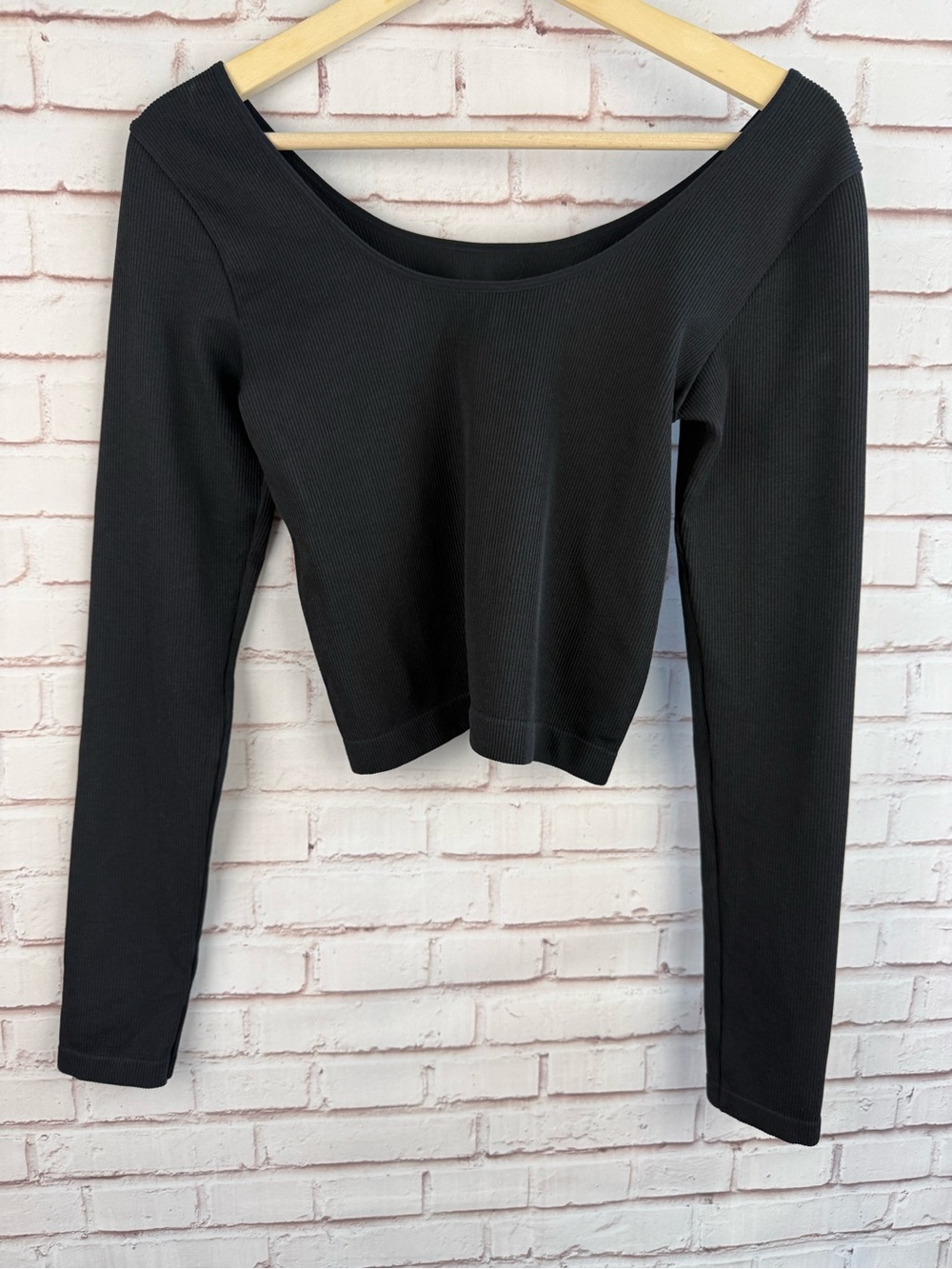 wild fable Black Scoop-Neck Long Sleeve Crop Ribbed Top